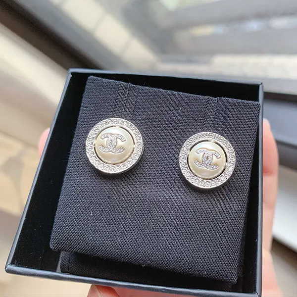 Khuyên Tai Nữ Chanel AB2282 Round CC Logo Sparkling Earrings Màu Trắng