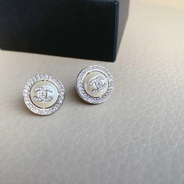 Khuyên Tai Nữ Chanel AB2282 Round CC Logo Sparkling Earrings Màu Trắng