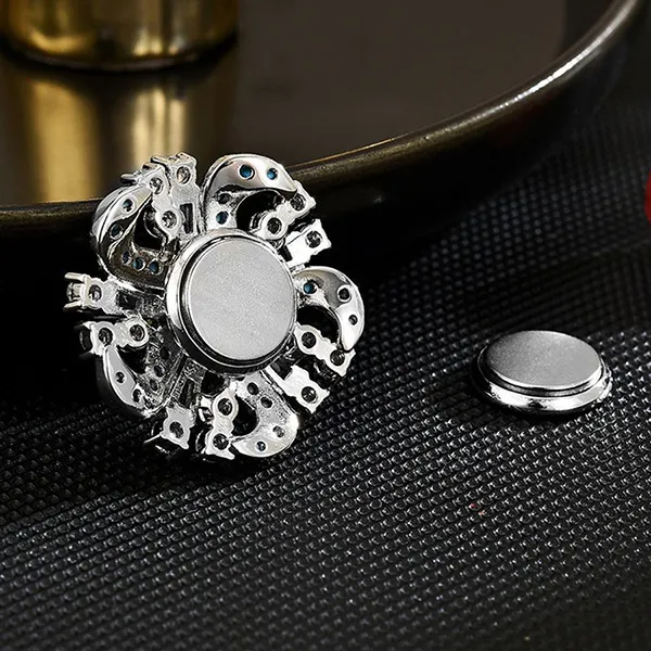 Pin Cài Áo Nữ Meri Royal Emblem BR901 Màu Xanh/Trắng