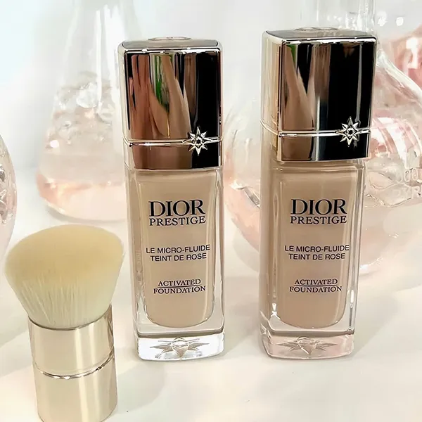 Set Kem Nền + Cọ Trang Điểm Dior Prestige Le Micro-Fluide Teint De Rose Tone 1N