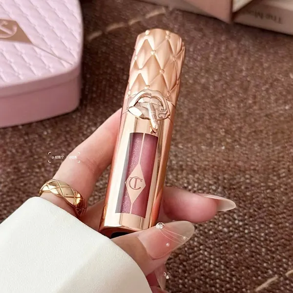 Son Bóng Charlotte Tilbury Big Lip Plumpgasm Strawberry Chocolate Màu Hồng Nâu