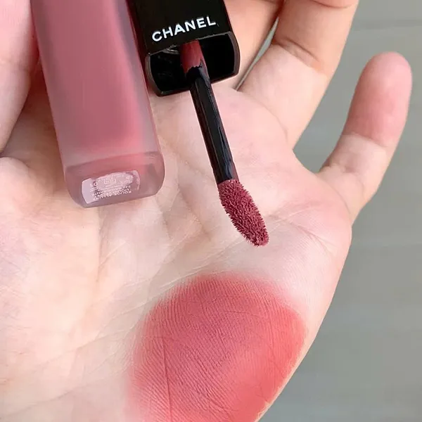 Son Kem Chanel Rouge Allure Liquid Velvet 242 Saisissante Màu Hồng Đất