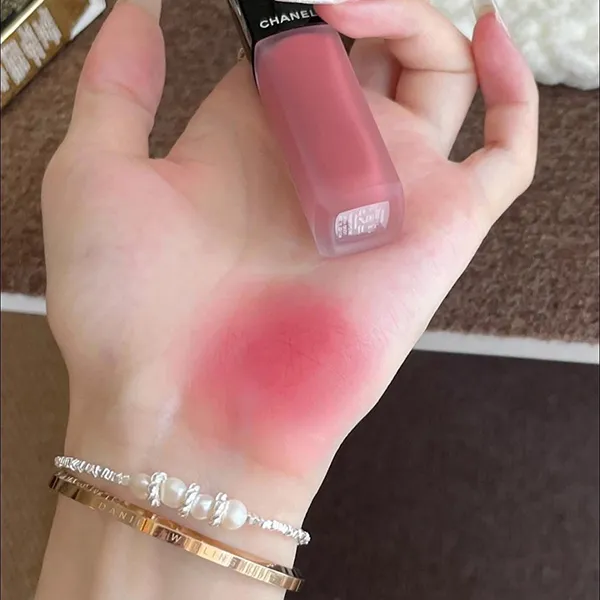Son Kem Chanel Rouge Allure Liquid Velvet 242 Saisissante Màu Hồng Đất