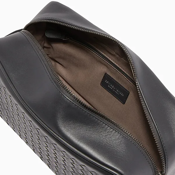 Túi Cầm Tay Nam Bottega Veneta Black Leather Intrecciato Wash Bag Màu Đen