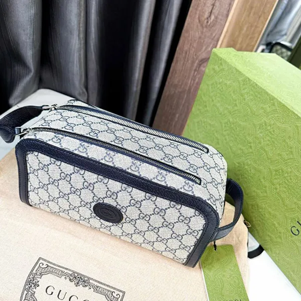 Túi Cầm Tay Nam Gucci Toiletry Case With Interlocking G Màu Xanh Be
