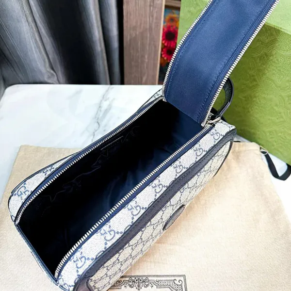 Túi Cầm Tay Nam Gucci Toiletry Case With Interlocking G Màu Xanh Be