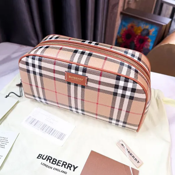 Túi Cầm Tay Unisex Burberry Check Cosmetic Pouch 8067158 Màu Nâu Be