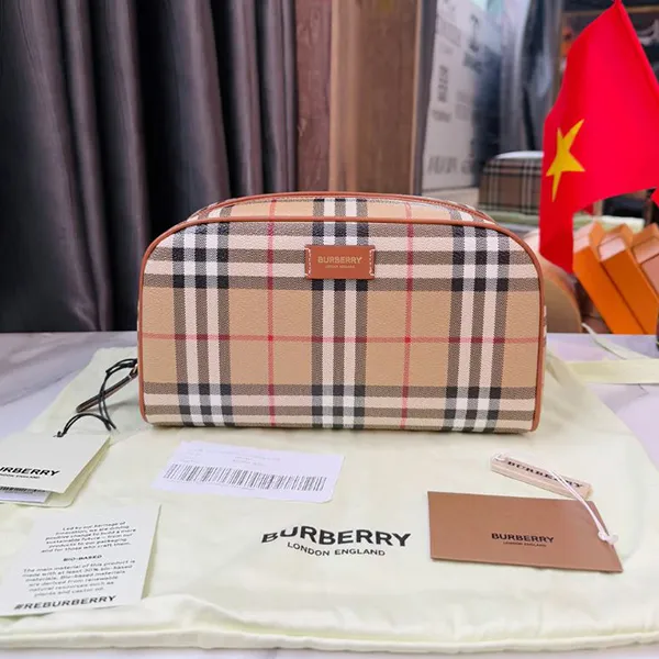 Túi Cầm Tay Unisex Burberry Check Cosmetic Pouch 8067158 Màu Nâu Be