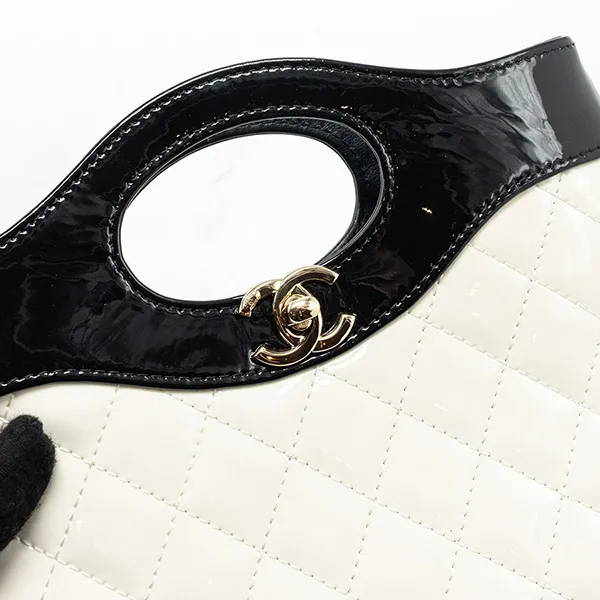 Túi Đeo Chéo Nữ Chanel Mini 31 Bag Patent Black/White LGHW (Microchip) Màu Đen Trắng