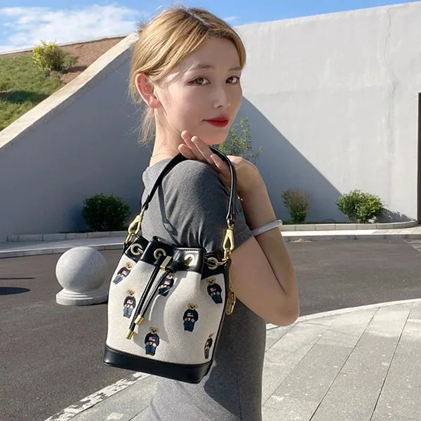 Túi Đeo Chéo Nữ Guoo Bear Bag TN1713 - GU1267 Màu Be/Đen