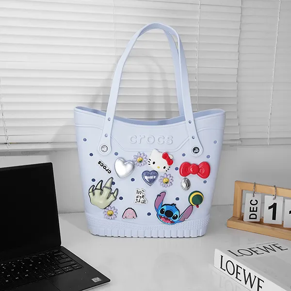Túi Tote Nữ Crocs Classic Medium Woman Tote Bag Charm - Kitty Dreamscape Màu Xanh Da Trời