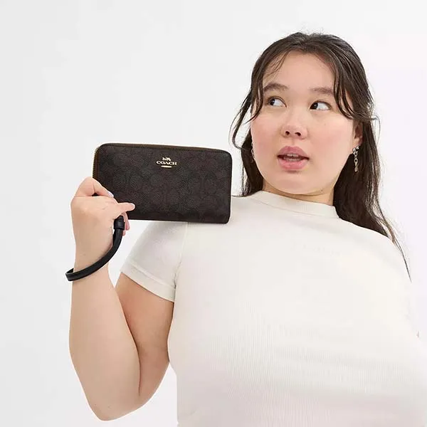 Ví Nữ Coach Long Zip Around Wallet In Signature Canvas Im/Walnut/Black CW778 Màu Nâu Đen