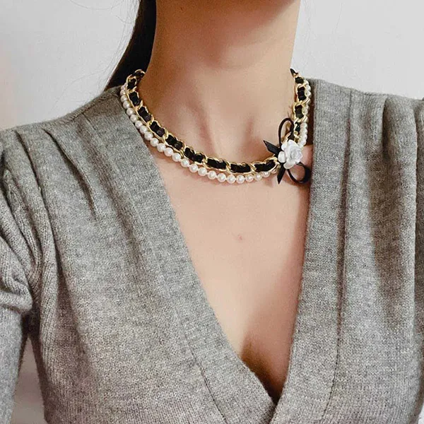 Vòng Cổ Nữ Chanel Double Pearl Camellia Necklace Female Metal Collocation Leather Personality Elegant Fair Maiden Màu Đen