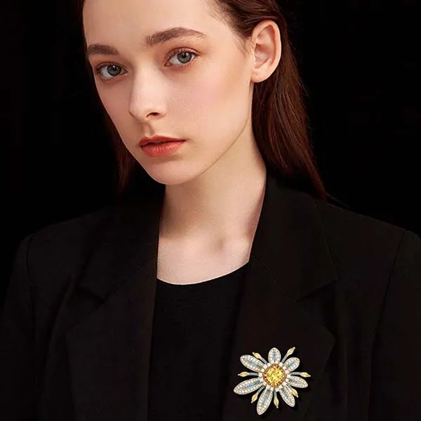 Cài Áo Nữ Meri Floral Sunshine BR916 Màu Vàng