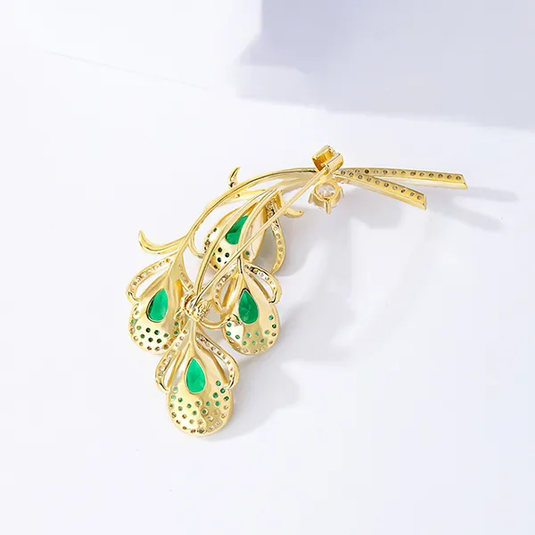 Cài Áo Nữ Meri Feathered Grace BR941 Màu Xanh Vàng