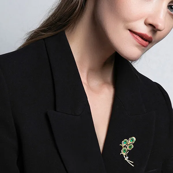 Cài Áo Nữ Meri Feathered Grace BR941 Màu Xanh Vàng