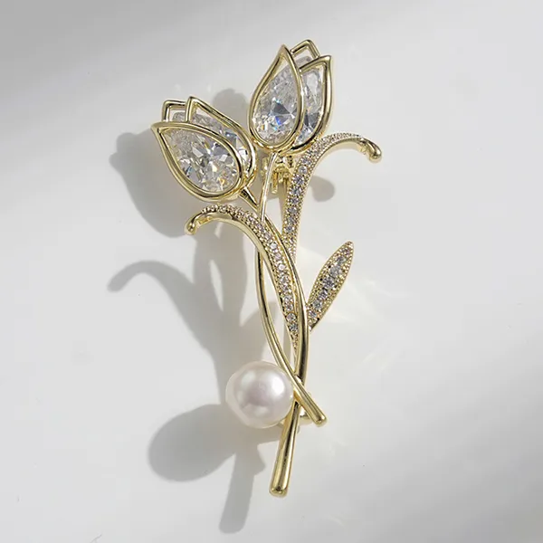 Cài Áo Nữ Meri Gentle Tulip BR930 Màu Vàng