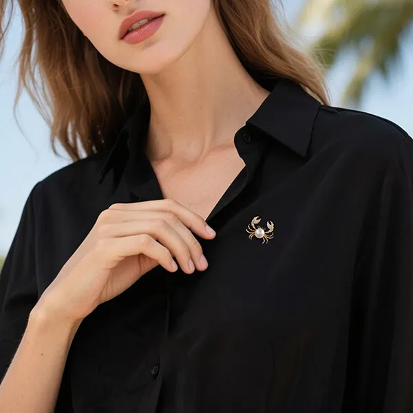 Cài Áo Nữ Meri Little Crab BR932 Màu Vàng