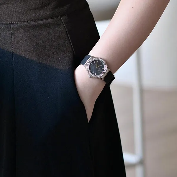 Đồng Hồ Nữ Carnival Quartz Watch 8168L2-VT-DCS-DK Màu Đen