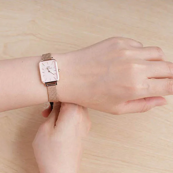 Đồng Hồ Nữ Daniel Wellington Quadro Pressed Melrose 20x26mm DW00100510 Màu Vàng Hồng