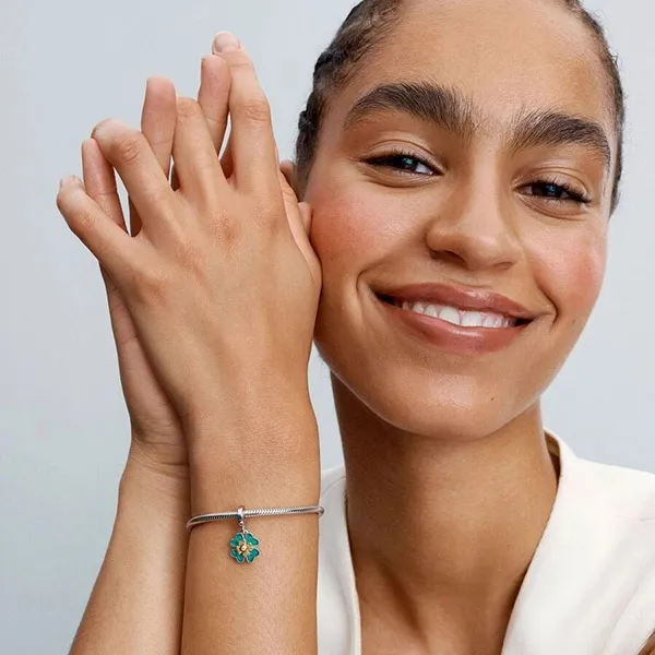 Hạt Vòng Charm Pandora Spinnable Four Leaf Clover Charm 763624C01 Màu Xanh