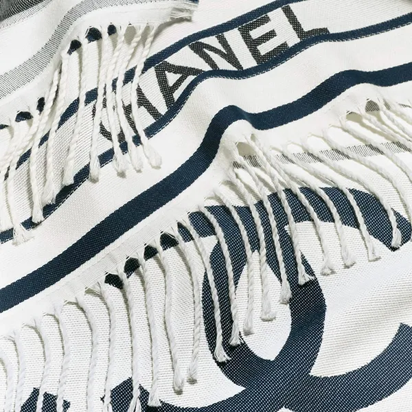 Khăn Quàng Cổ Nữ Chanel Beach Towel Cotton White & Dark Navy Blue AAB614-B22903-U5814 Màu Xanh Trắng
