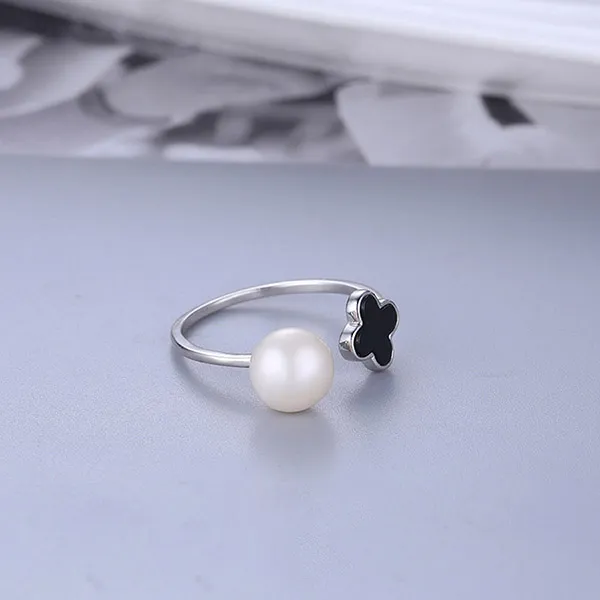 Nhẫn Nữ Jessica Pearl Black Clover JR11 Màu Bạc