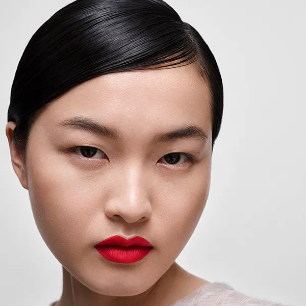 Son Prada Monochrome Hyper Matte R26 Lava Màu Đỏ Đậm