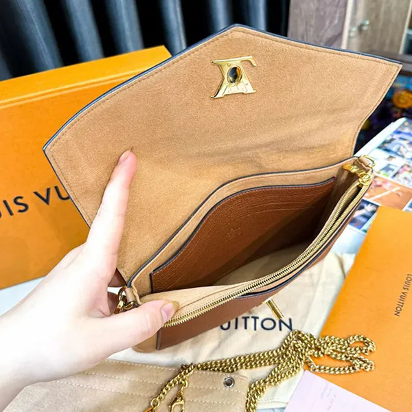 Túi Đeo Chéo Nữ Louis Vuitton LV My Lockme Pochette Tan Màu Trắng Nâu