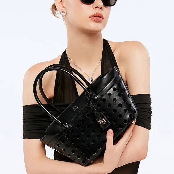 Túi Đeo Chéo Nữ Lyn Renell M Handbag - Black L26CBWC001 Màu Đen