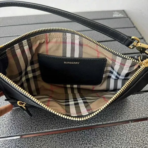 Túi Xách Nữ Burberry Black Nylon Zip Pouch Màu Đen