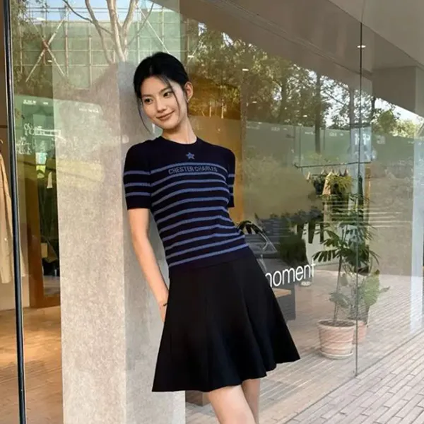 Áo Len Nữ Chester Charles Black With Blue Horizontal Stripes And Star Logo CW602KM0526Q3 Màu Xanh Đậm Size S