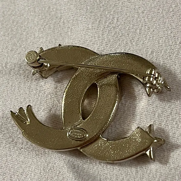 Cài Áo Nữ Chanel Fully Fitted Comet Brooch Màu Vàng Gold