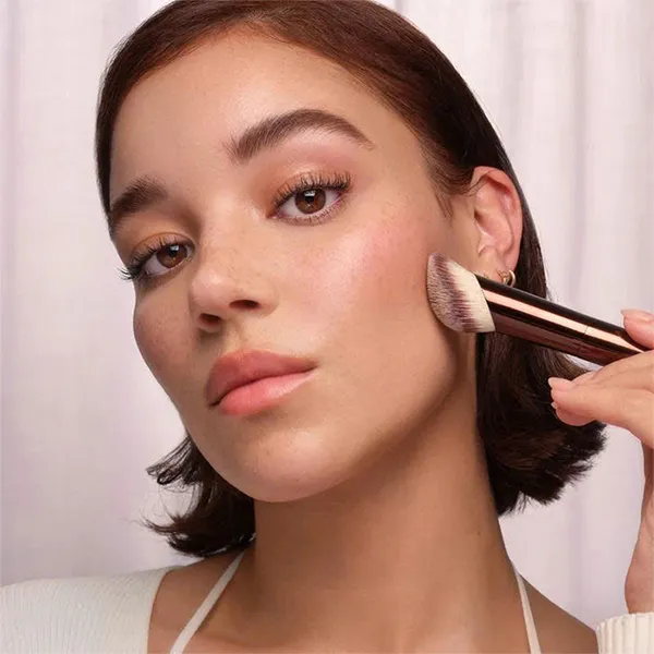 Cọ Trang Điểm Ambient Soft Glow Foundation Brush Màu Nâu