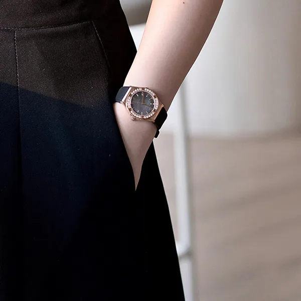 Đồng Hồ Nữ Carnival Quartz Watch 8168L2-VH-DCS-DK Màu Đen