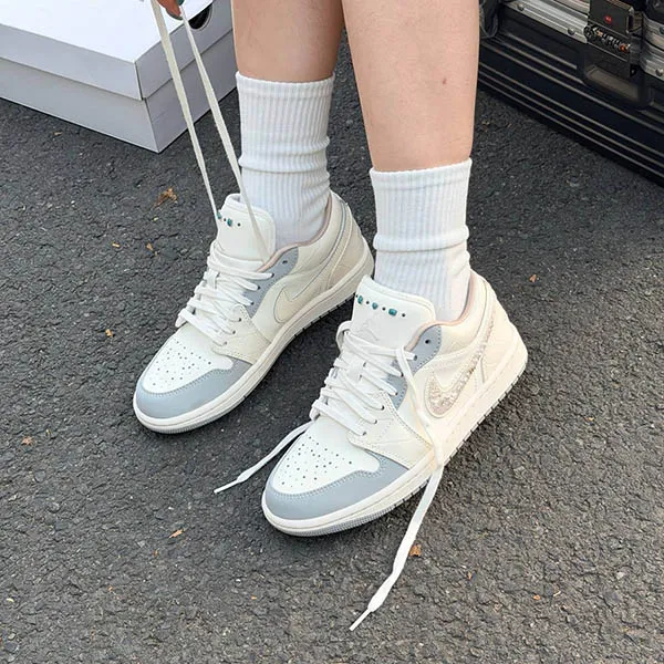 Giày Thể Thao Nike Air Jordan 1 Low – Sail Soft Pearl IH7323-100 Màu Xanh Trắng Size 36