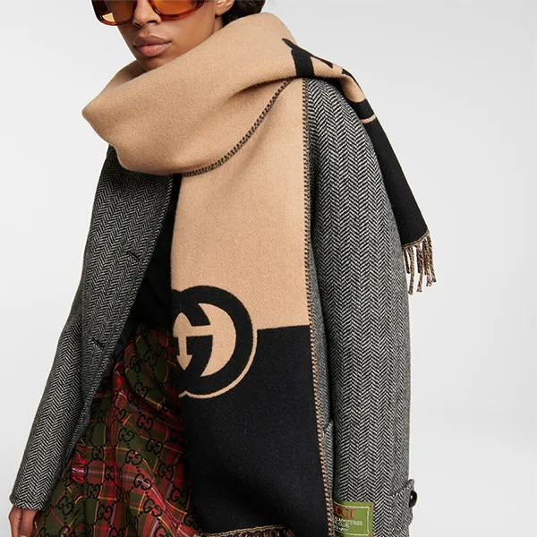 Khăn Quàng Cổ Gucci Interlocking G Wool And Cashmere Scarf Màu Đen Nâu