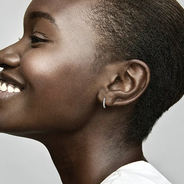 Khuyên Tai Nữ Pandora Sparkling Huggie Hoop Earrings Sterling Silver 293015C01 Màu Bạc Trắng