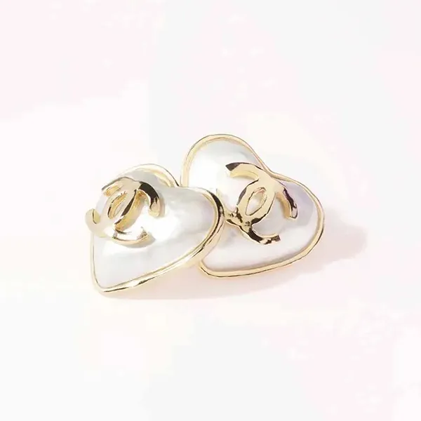 Khuyên Tai Chanel Pearl White CC Logo Heart Earrings AB7530 Màu Vàng Trắng