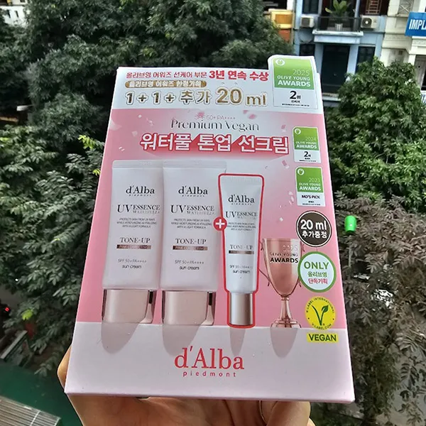 Set Kem Chống Nắng Nâng Tone Hồng D'alba Waterfull Tone Up Sun Cream SPF50+/ Pa++++ 3 Món