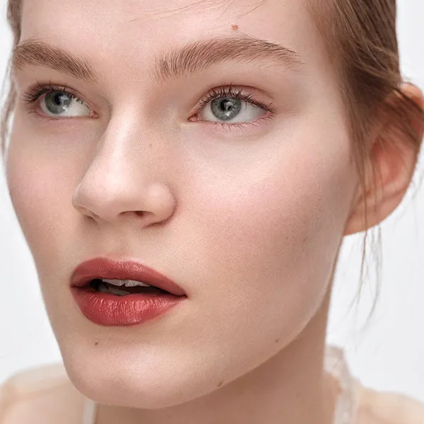 Son Prada Light Glowing Lipcolor Màu Prada Light Glowing Lip Color U020 Rosso Đỏ Nâu