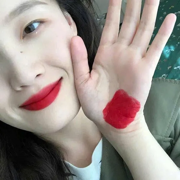 Son Lì Prada Monochrome Soft Matte Màu R129 Lacca Đỏ Thuần