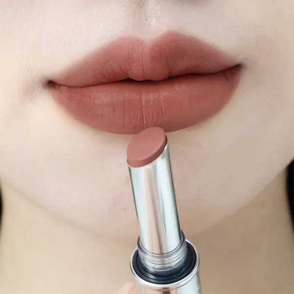 Son MAC Locked Kiss 24HR Lipstick Màu 65 Posh Nâu Đất