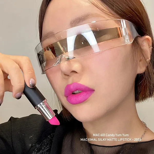 Son MAC Ximal Silky Matte Lipstick 601 Candy Yum Yum Màu Hồng Neon