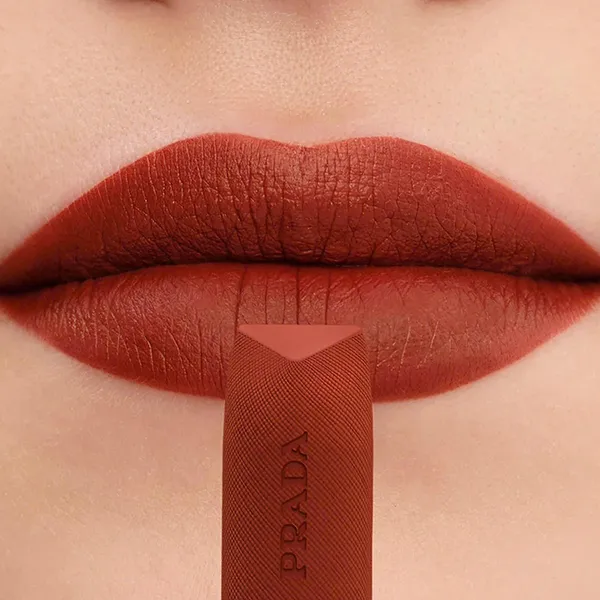 Son Prada Monochrome Hyper Matte Lip B06 Dragon Màu Đỏ Cam Đất