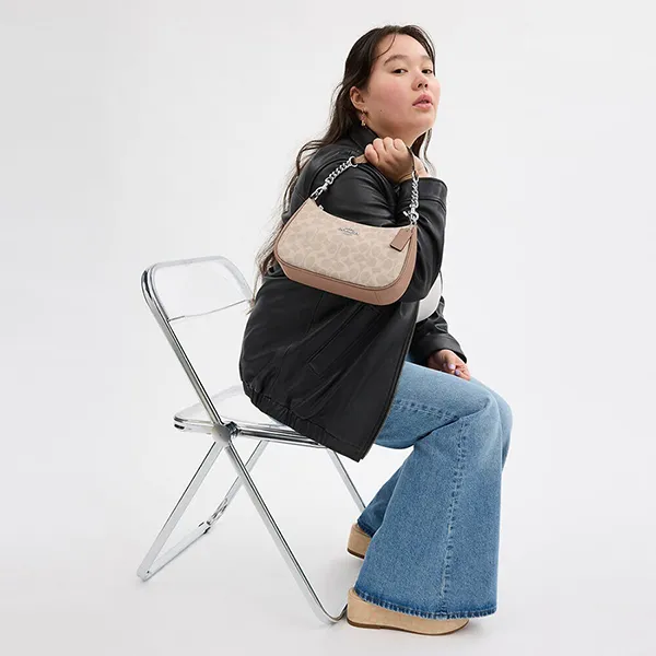 Túi Đeo Chéo Nữ Coach Teri Shoulder Bag In Signature Canvas CV933 Sand/Taupe Màu Be
