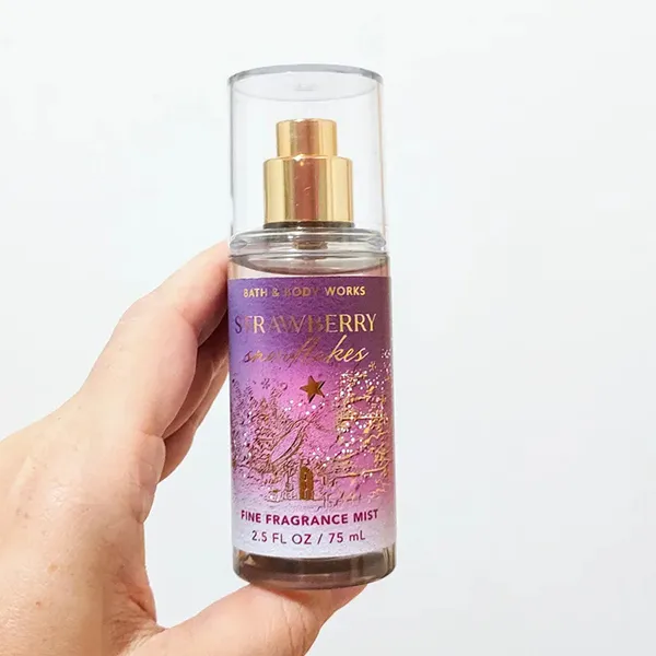 Xịt Thơm Toàn Thân Bath & Body Works Strawberry Snowflakes Fragrance Mist 75ml