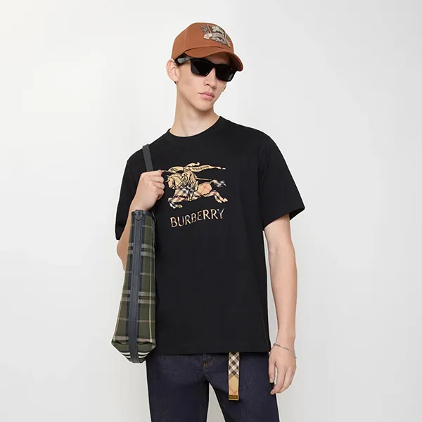 Áo Phông Nam Burberry EKD Ombré Cotton T-Shirt 8119013 Màu Đen Size M