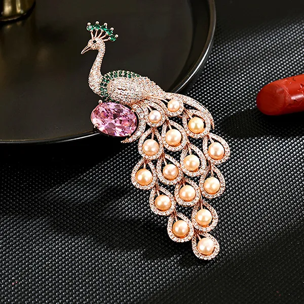 Cài Áo Nữ Meri Graceful Peacock BR950 Màu Vàng Hồng