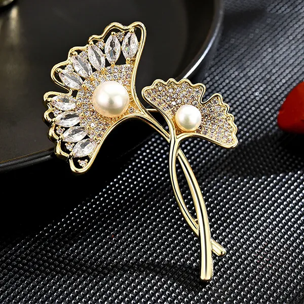 Cài Áo Nữ Meri Autumn Ginkgo BR960 Màu Trắng - Vàng